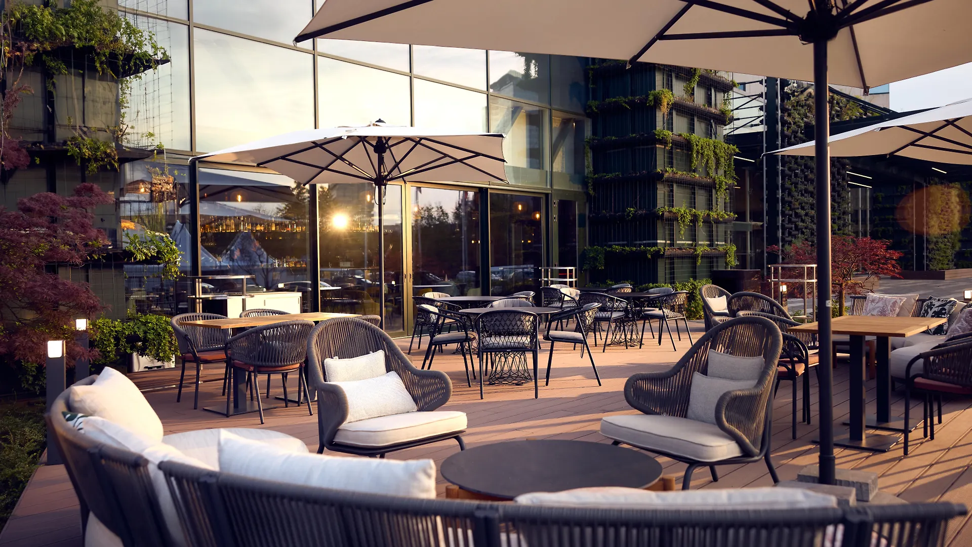 Hilton Sofia Hotel 5*,  Bulgaria